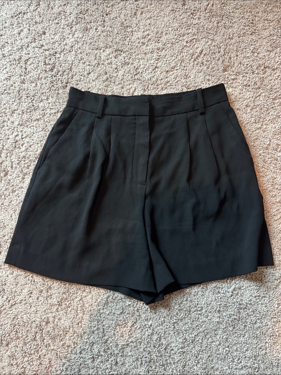 Babaton Pants - Aritzia Babaton Black Shorts Size 6